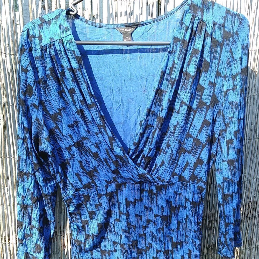 Ann Taylor Black & Blue V-Neck Blouse - S